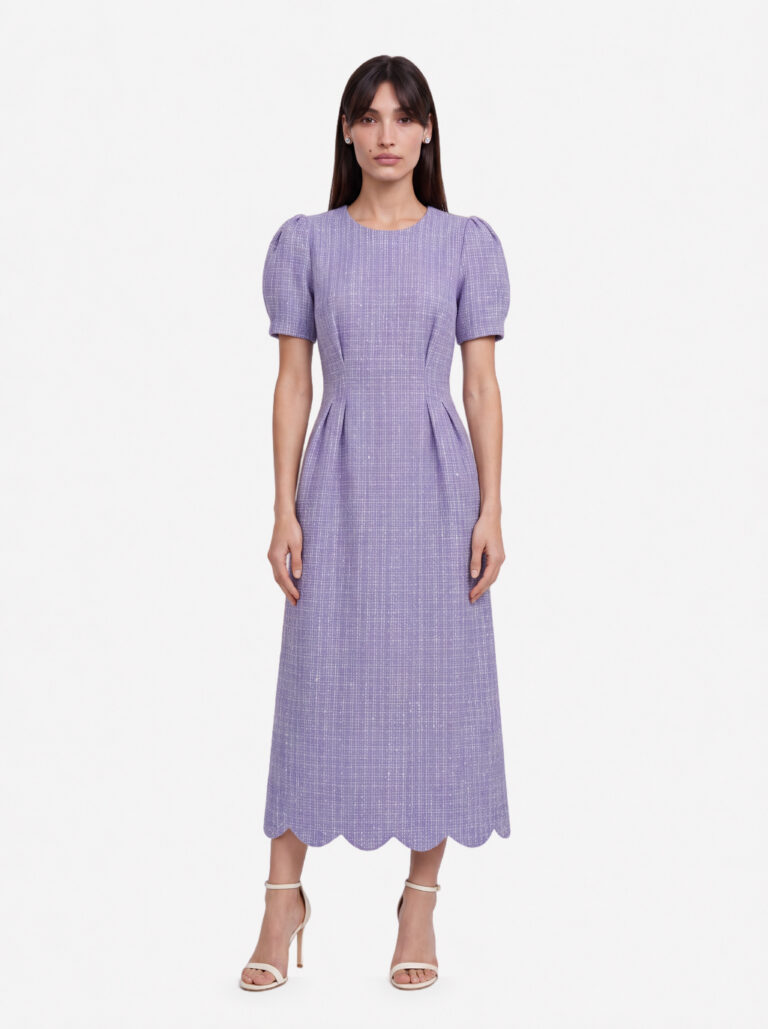 Bella לובשת שמלת SARA DRESS סגולה של HADARA