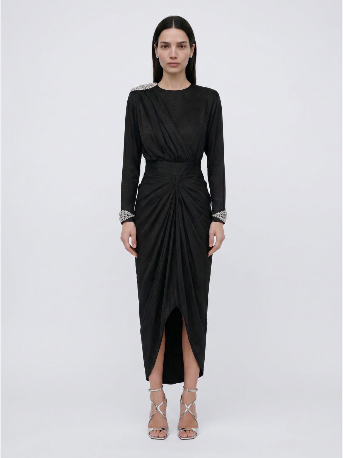 שמלה Grace Long Dress שחורה של DODO BAR OR על הדוגמנית EVA