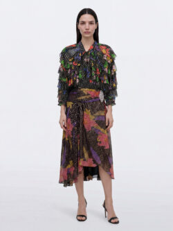 EVA לובשת חולצת VERA SHIRT LUREX וחצאית Vera long skirt lurex