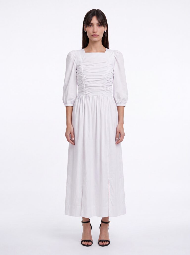 שמלת POPLIN לבנה של LA REINE על הדוגמנית Bella