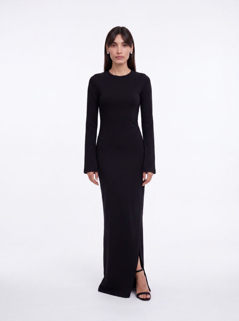 Bella לובשת שמלת אמונה שחורה של ADEL BOUTIQUE