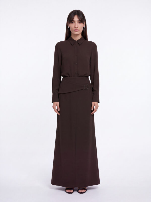 בלה לובשת חליפת ליאל חום שוקולד של ADEL BOUTIQUE