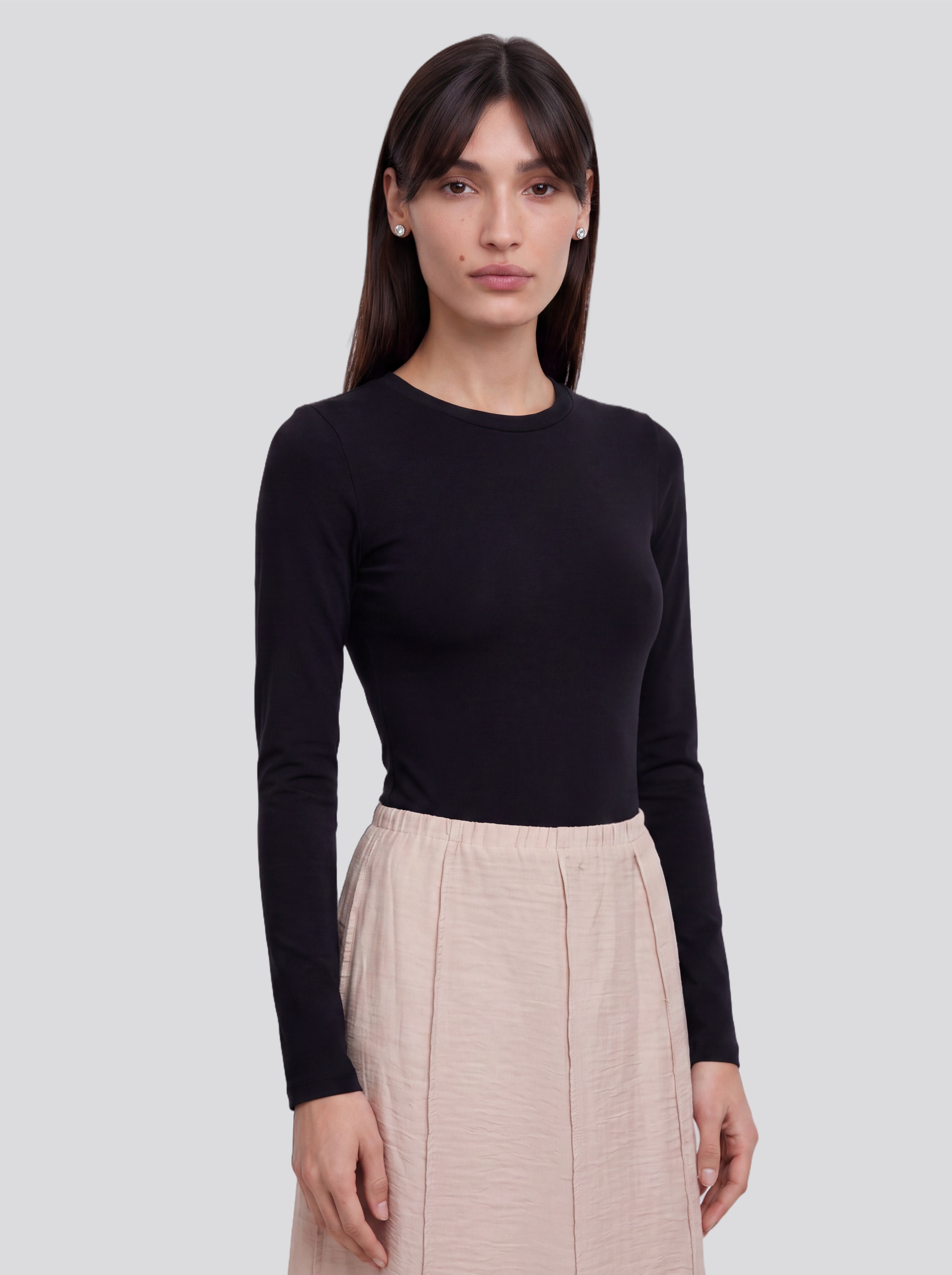espresso-skil-bodysuit-black-bella-tal-deutsch-crop-69327 בגד גוף סקיל שחור של ESPRESSO על הדוגמנית Bella