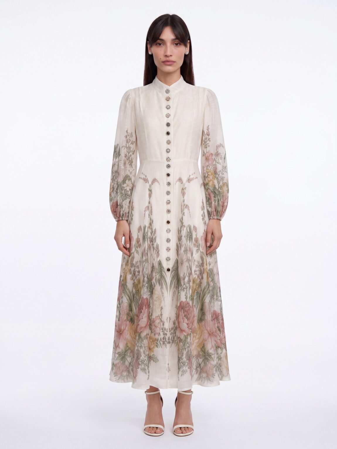 דוגמנית לובשת שמלת LEA DRESS פרחונית של HADARA
